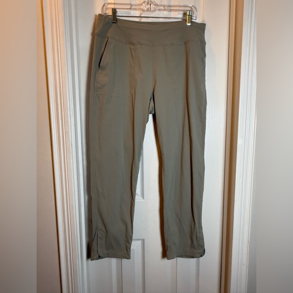 Gorpcore THE NORTH FACE Women's Wander
Way Ankle Tan Pants Utilitarian Stretch